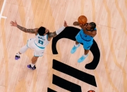 AYXapp下载-快船主场变阵打败猛龙，取得四连胜势如破竹