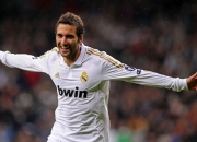 爱游戏在线-雷霆万钧之夜，乔治在年度焦点战中接管比赛，湖人如何收割胜利？