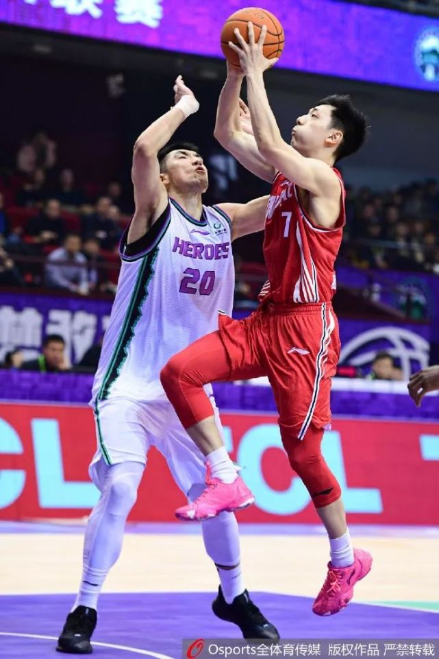 山东队力克尼克斯，浓眉哥扛起全队