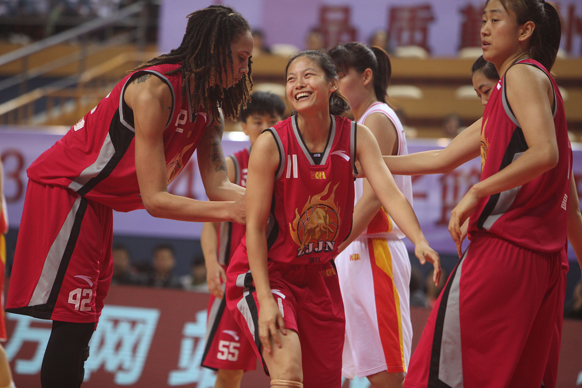 北京队完胜上海队，杜兰特关键制胜