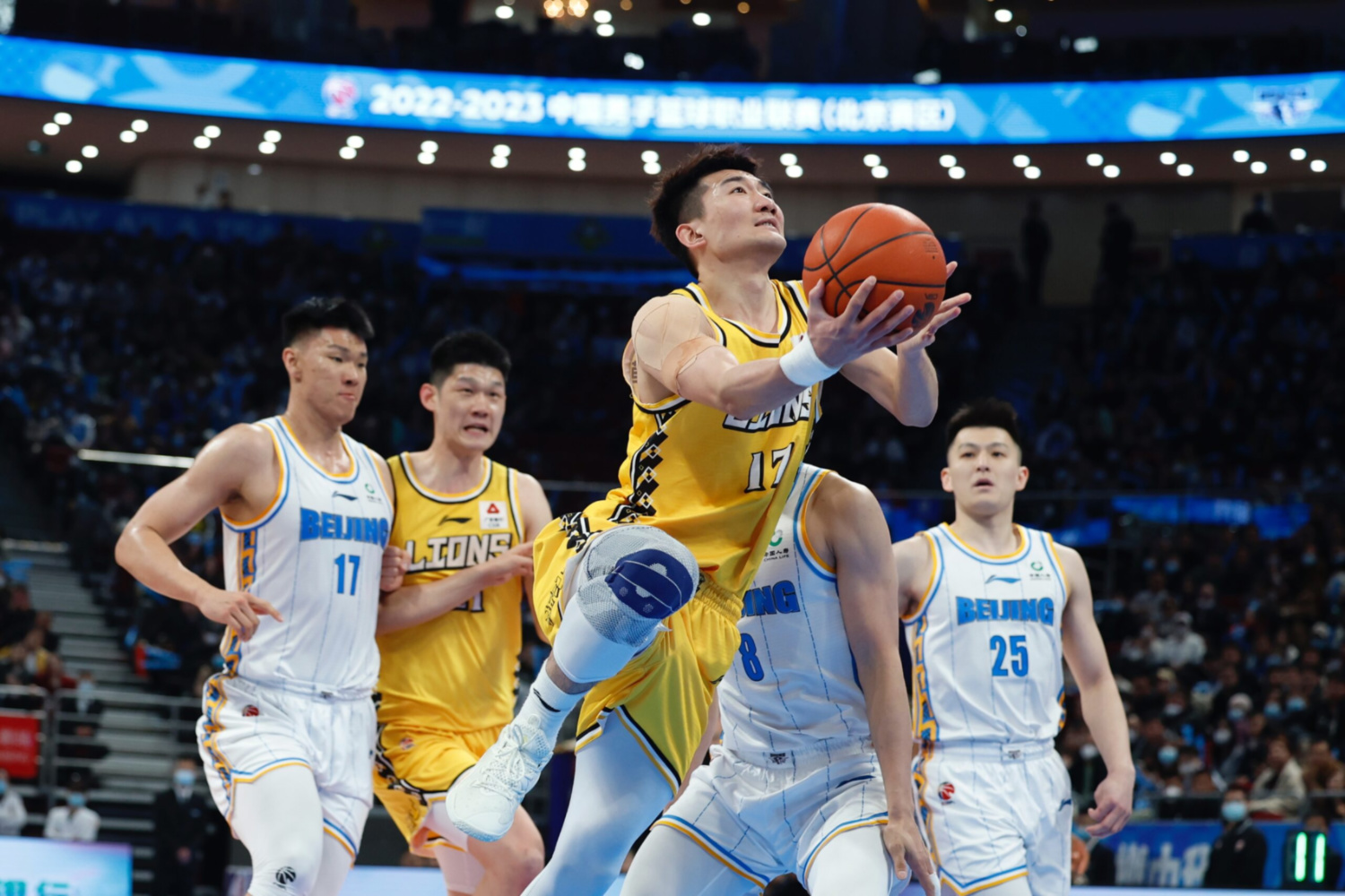 雄鹿轻取辽宁队,孙铭徽关键制胜 雄鹿轻取辽宁队,孙铭徽关键制胜