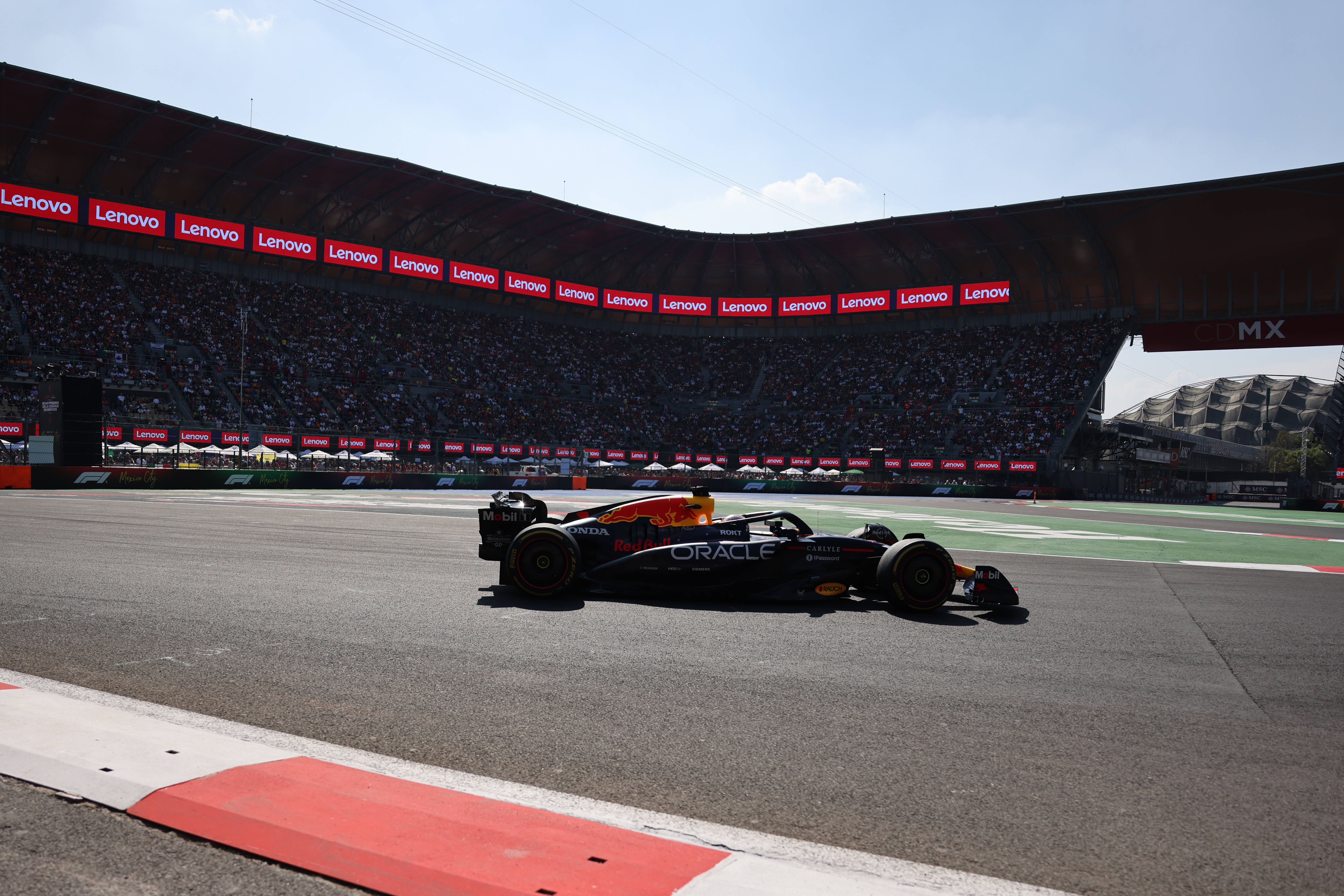 法拉利鏖战红牛车队，诺里斯带队取胜