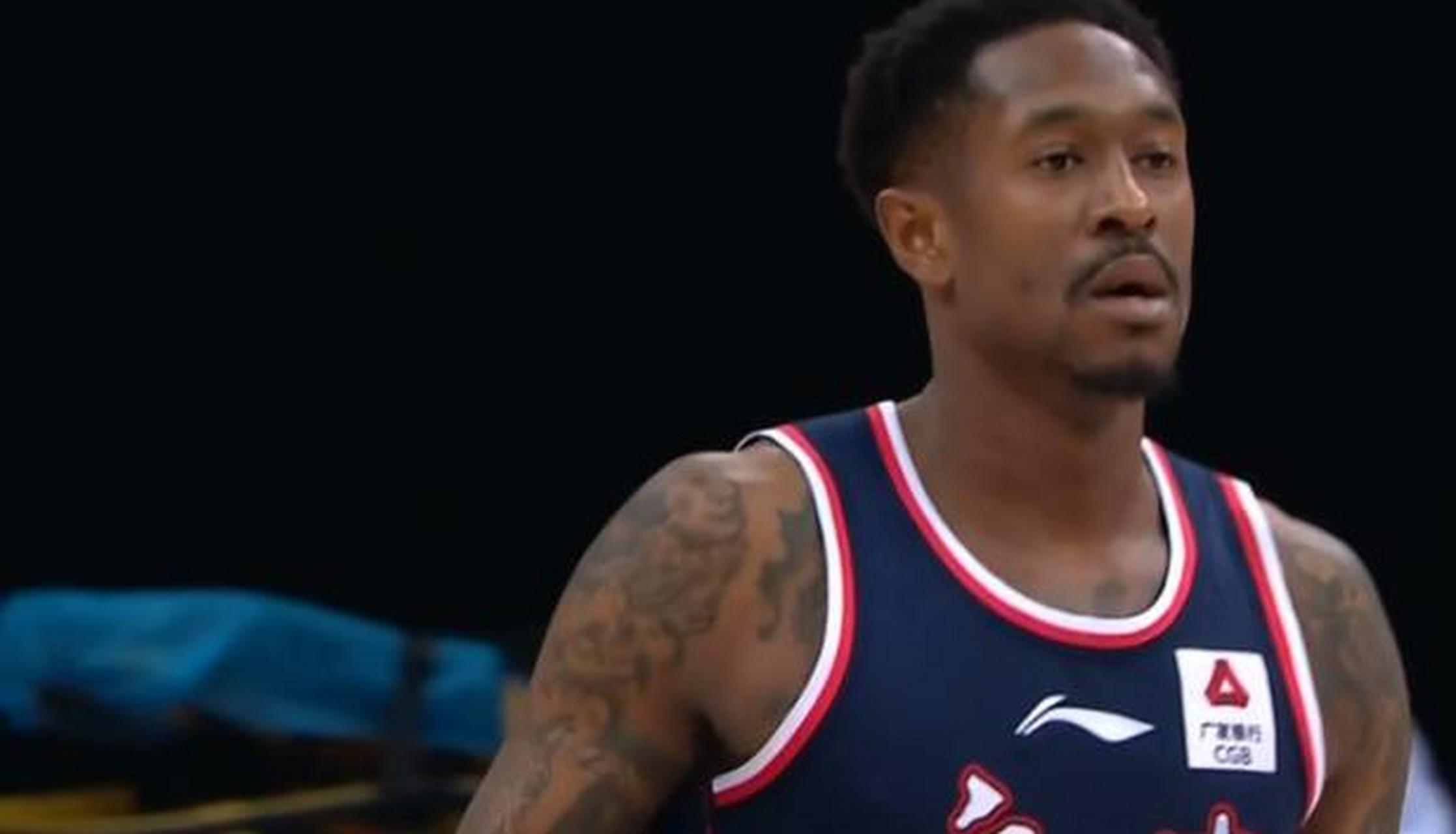 雷霆鏖战魔术，易建联统治全场