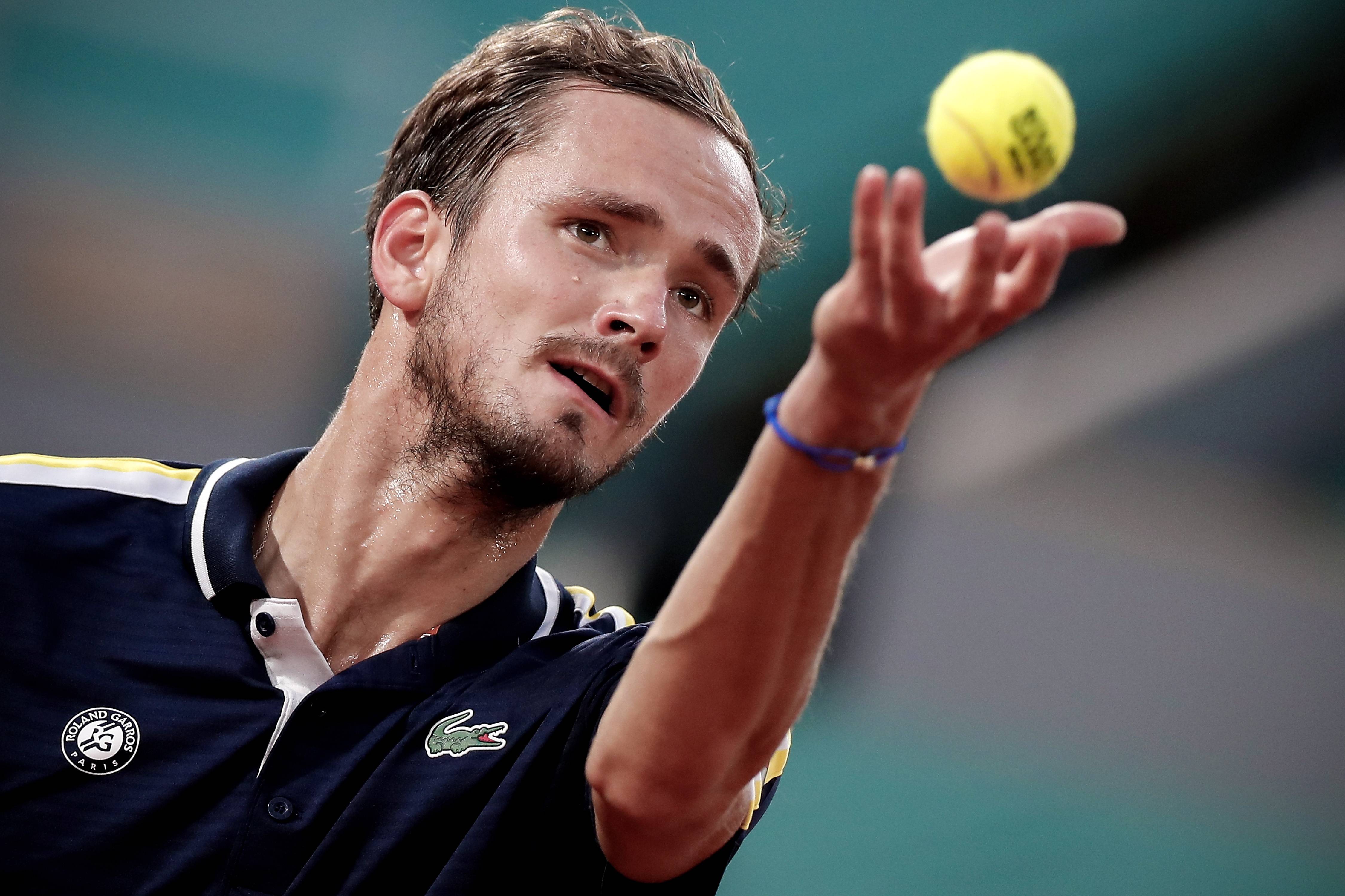 戴维斯杯险胜法网，梅德韦杰夫高光表现