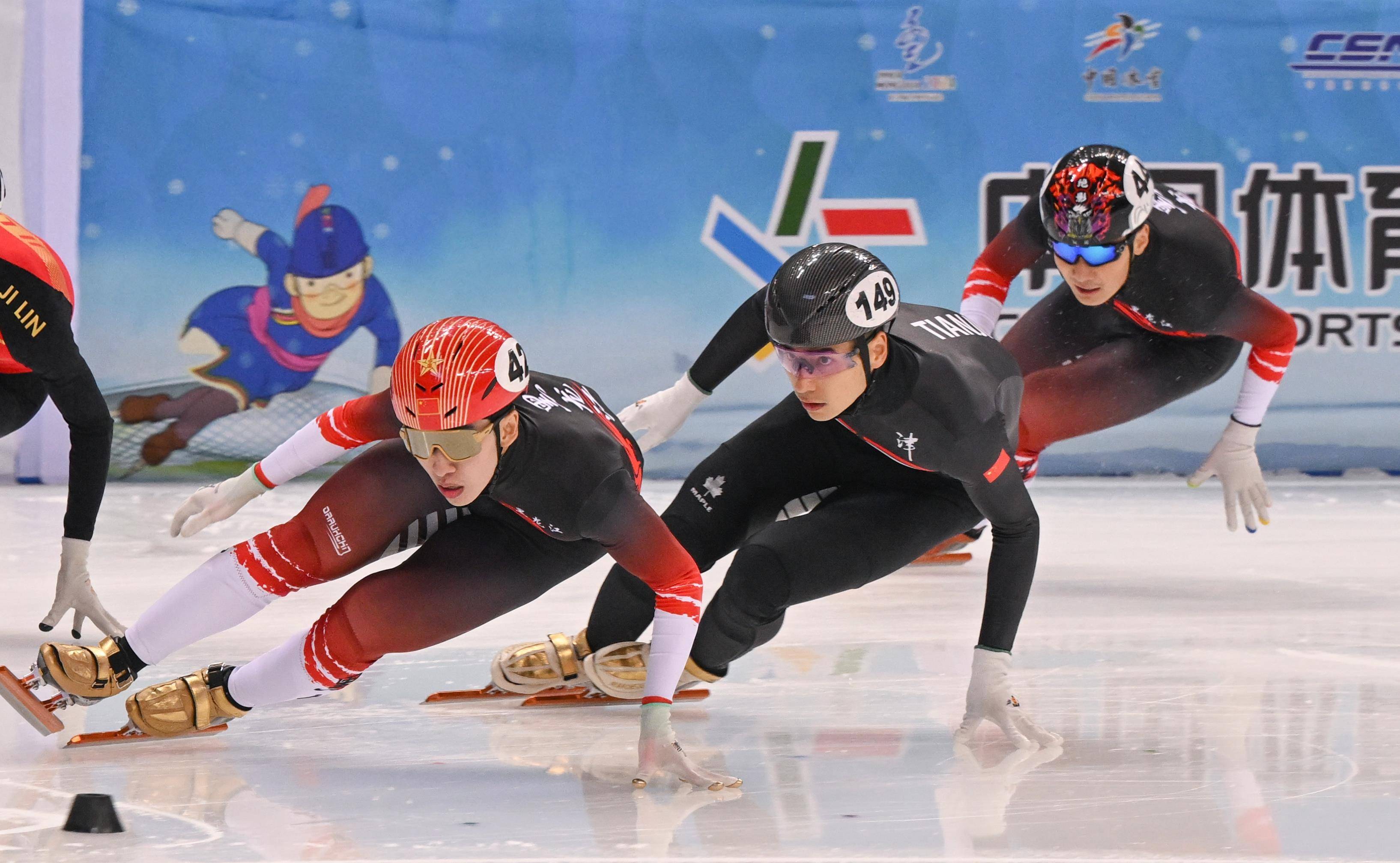 体育项目精彩场面不断,选手实力过招 体育项目精彩场面不断,选手实力过招