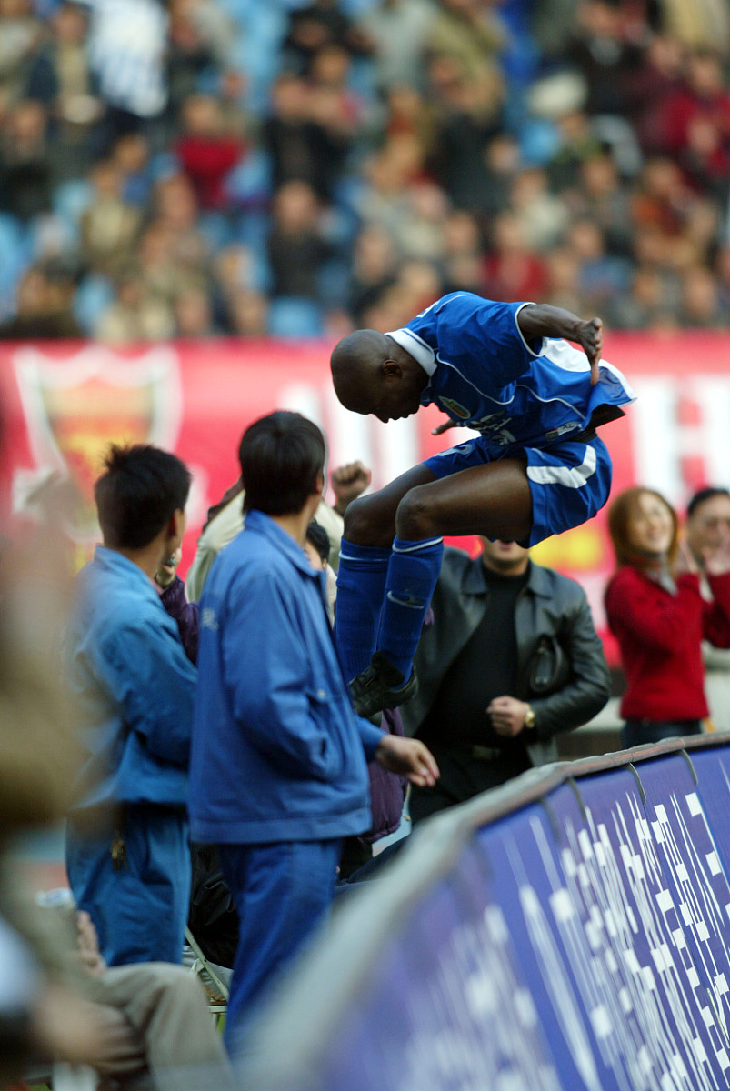 体育项目精彩场面不断,选手实力过招 体育项目精彩场面不断,选手实力过招