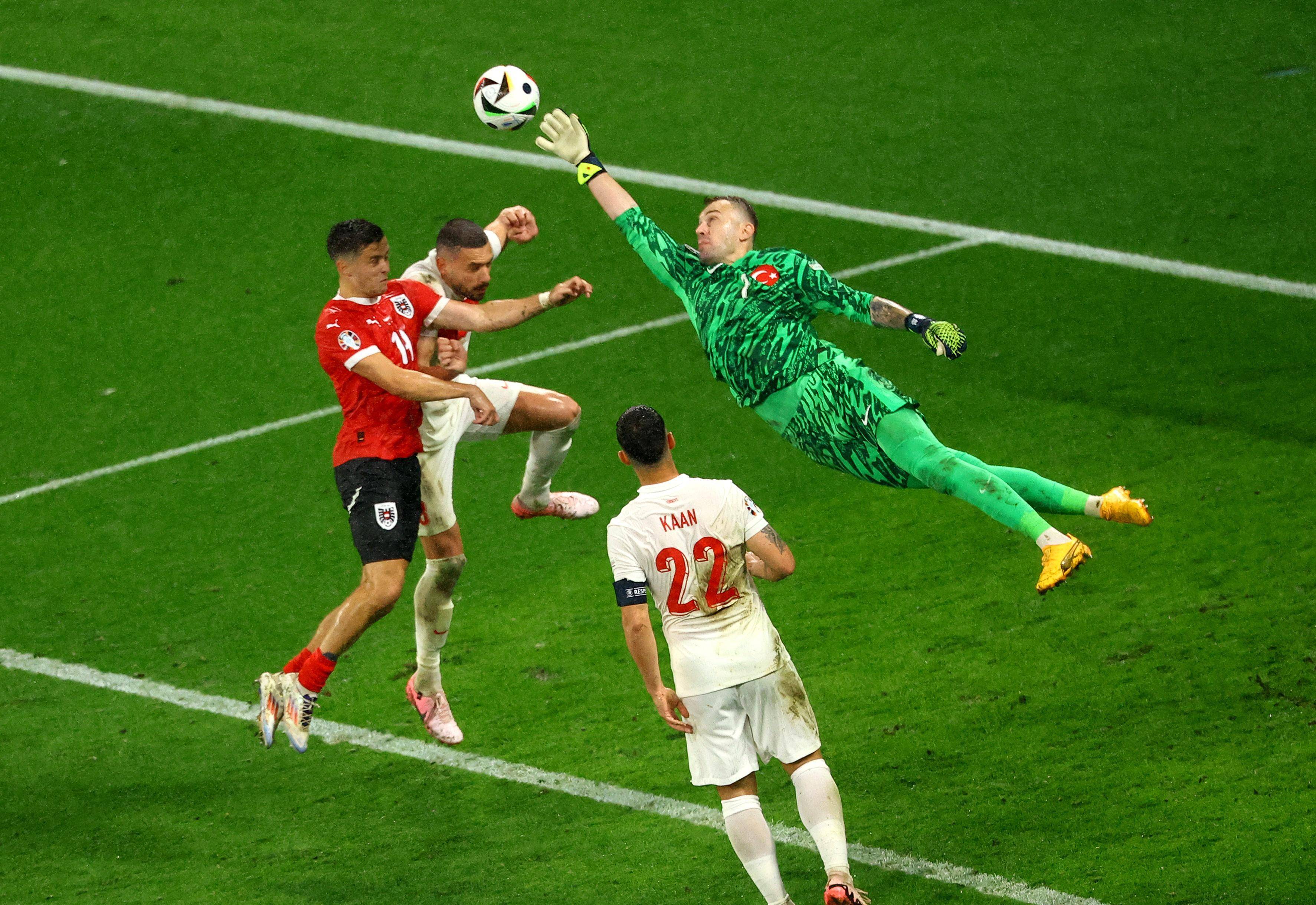 欧洲联赛再度激烈，球队展现出色表现