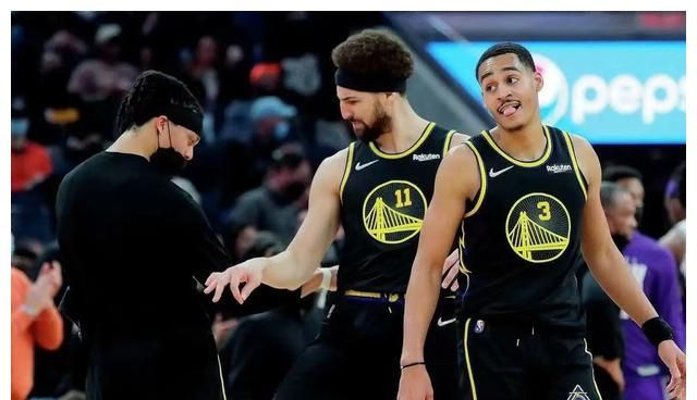 辽宁队翻盘青岛队，字母哥状态火热