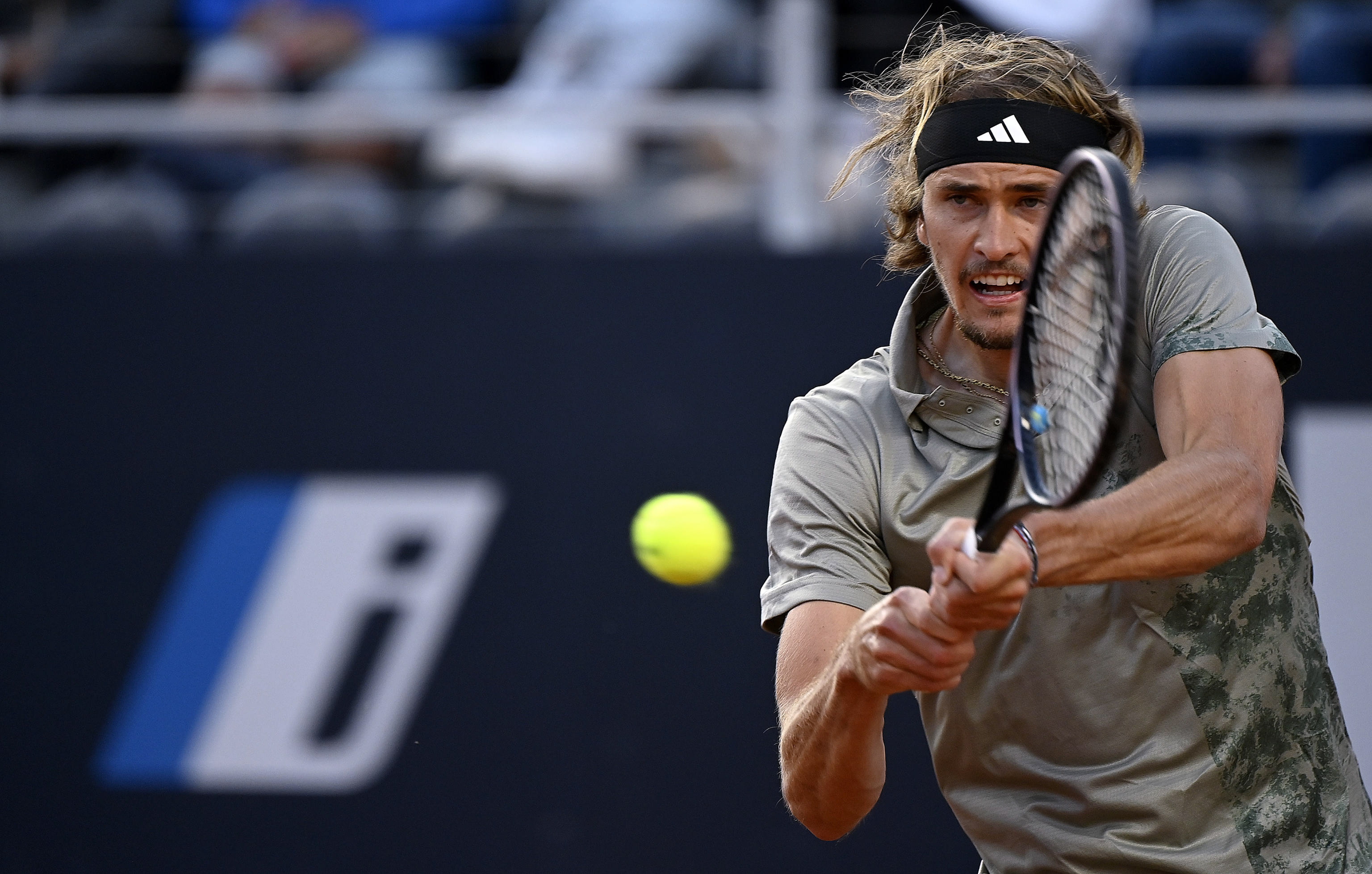 意大利网球队绝杀西班牙网球队，兹维列夫打破历史纪录