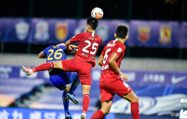 建业惨败恒大,遭遇三轮连败走势堪忧 建业惨败恒大,遭遇三轮连败走势堪忧