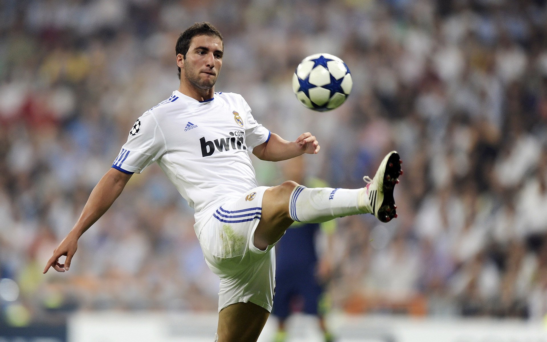 戈麦斯节奏完全掌控，法国中场压制摩纳哥的战术解析