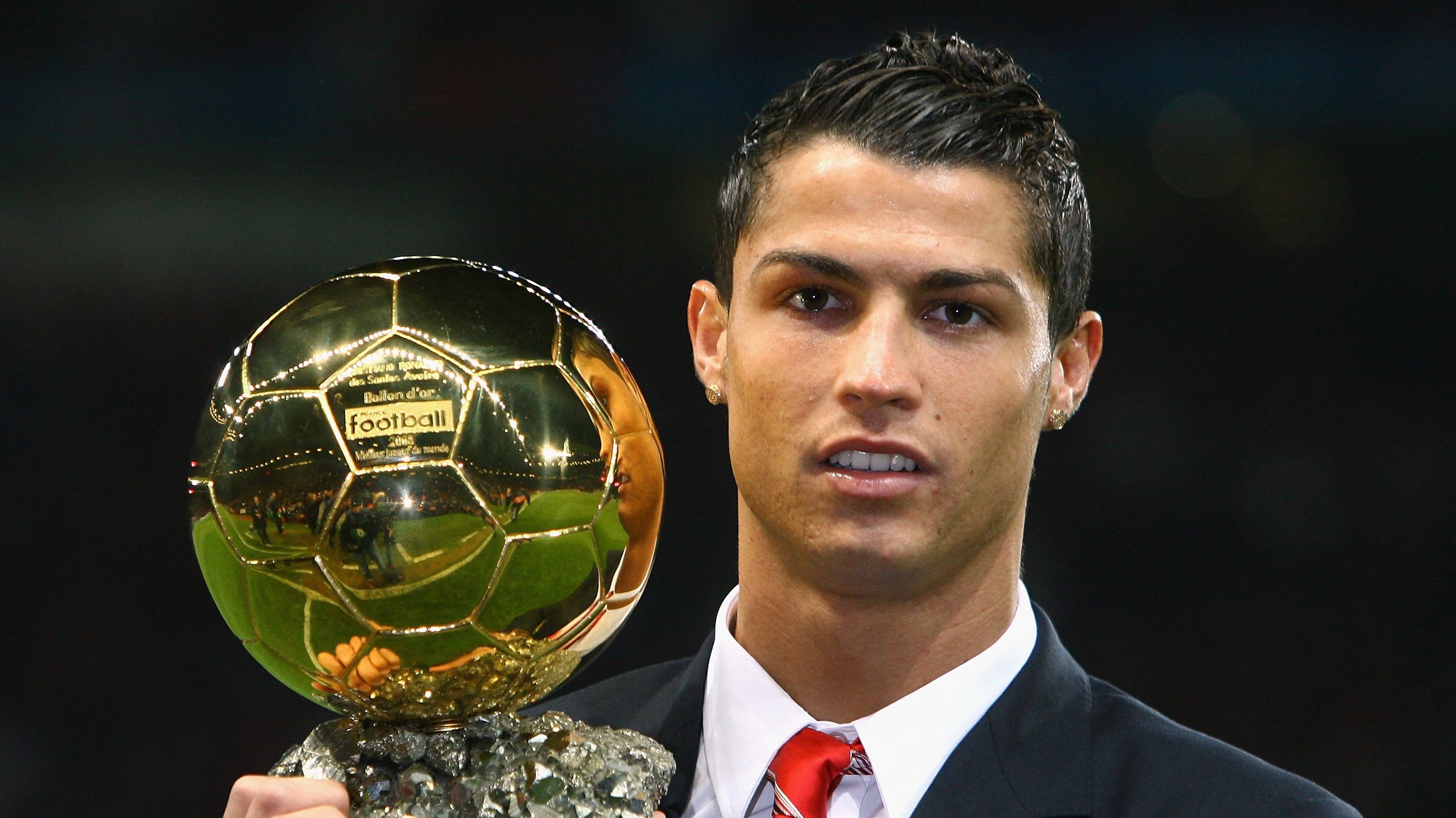 绿茵场上的桑巴与乒乓台前的怒吼，当葡萄牙队完胜瑞典，张本智和带队取胜